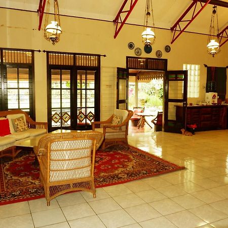 Cemara'S Homestay Batu  Exterior photo