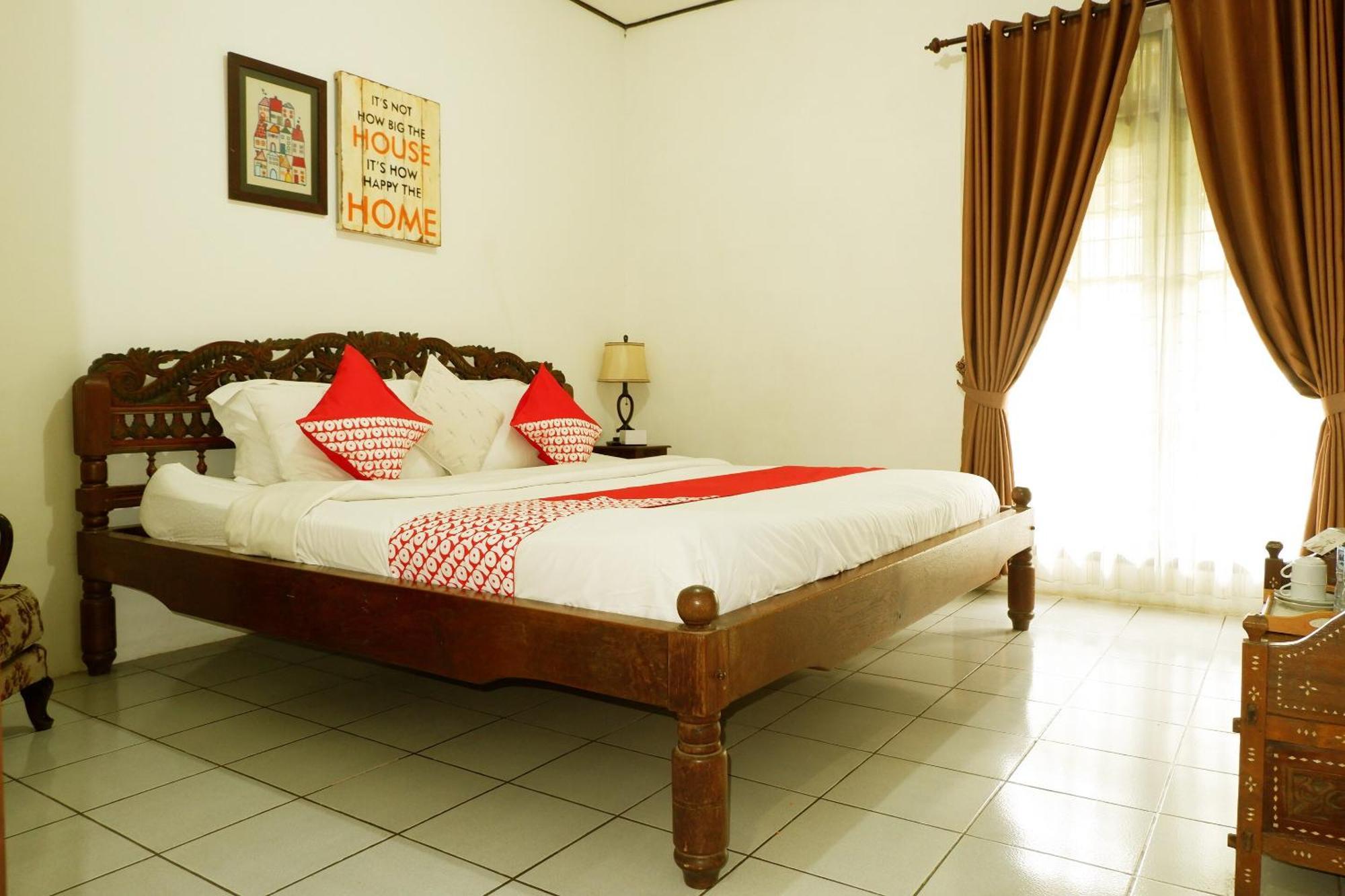 Cemara'S Homestay Batu  Exterior photo